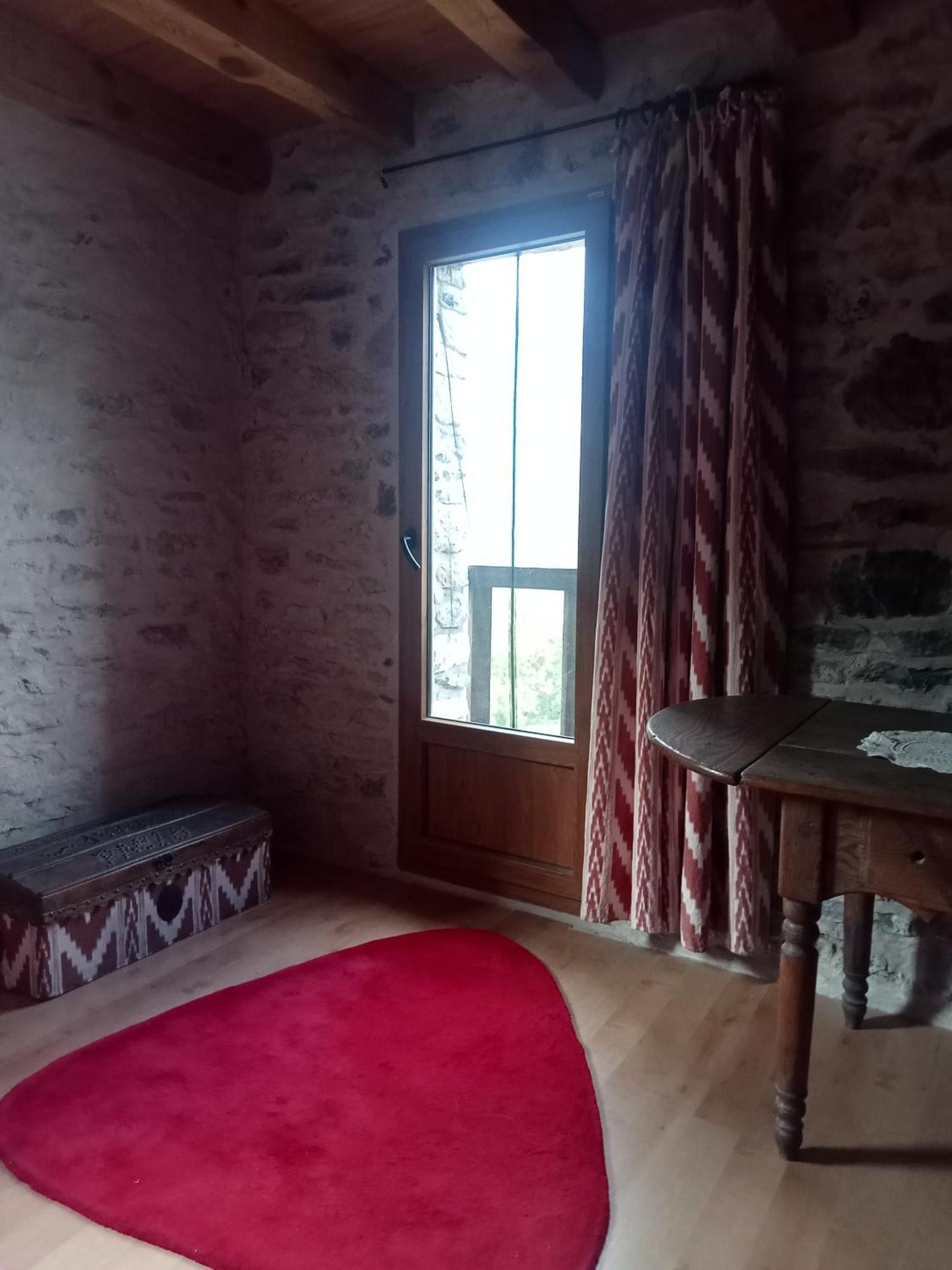 Suite En Cuadra Pajar, Casa Rural Hoz de Jaca Exterior photo