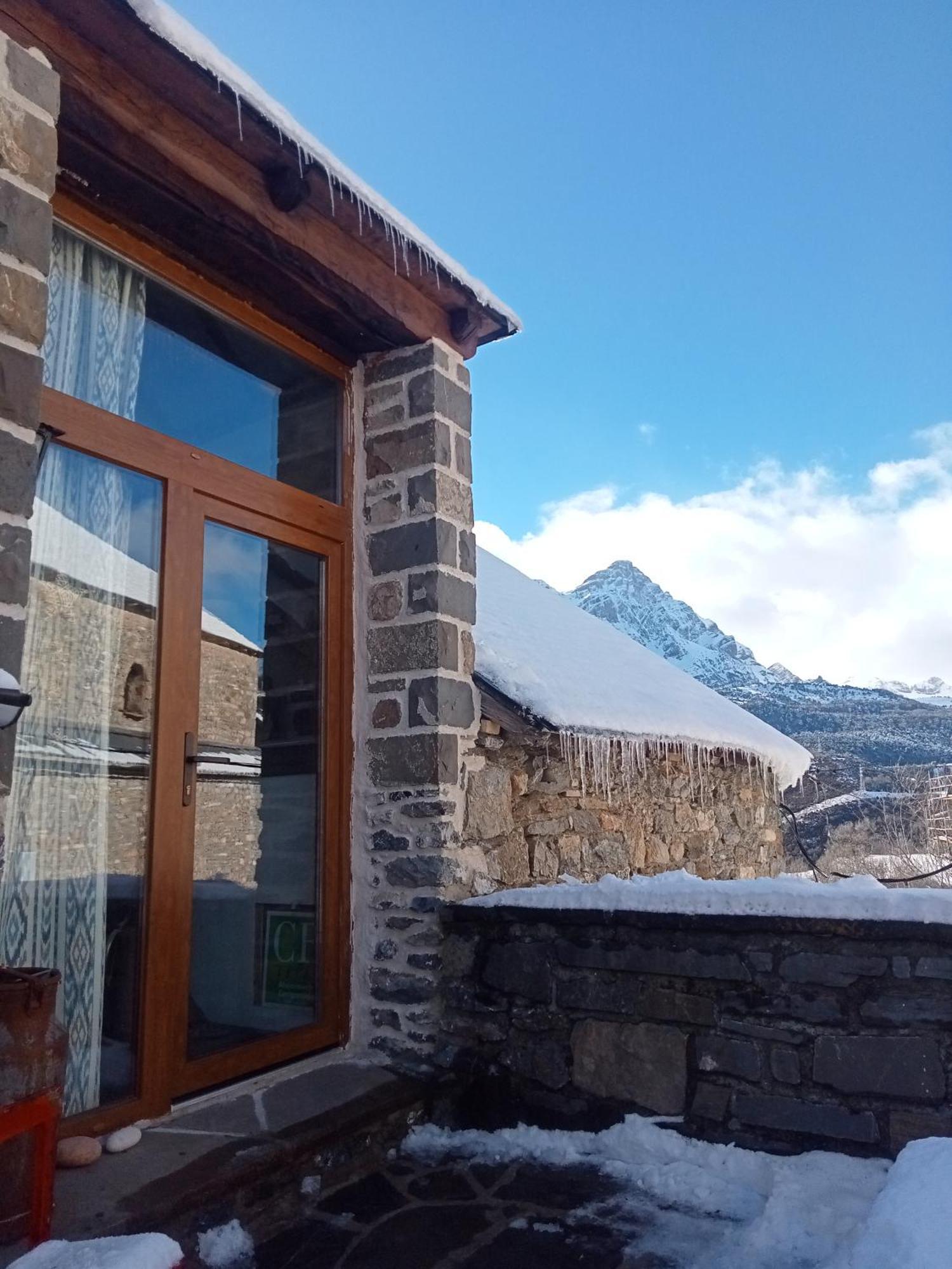 Suite En Cuadra Pajar, Casa Rural Hoz de Jaca Exterior photo
